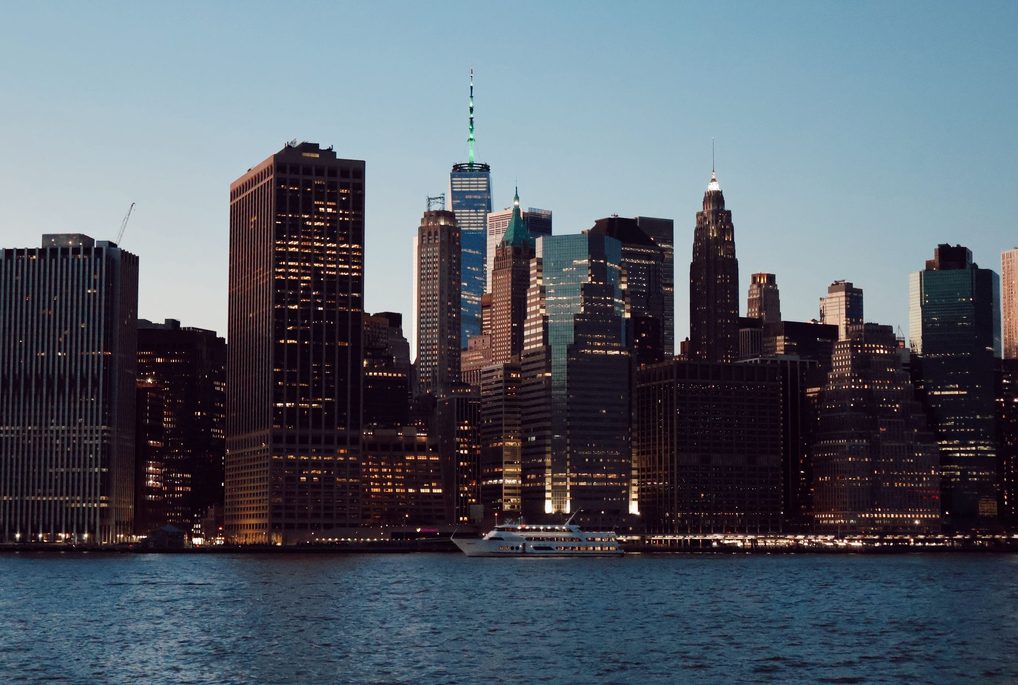 private yacht charter near the Brooklyn Bridge